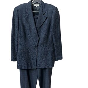Women's Giorgio Armani Le Collezioni Navy 3 piece suit. Sz 12 Flawless preowned